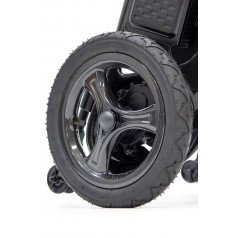 Задние пневматические колёса 
